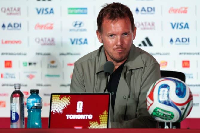 Bundestrainer Julian Nagelsmann spricht einen Tag vor dem WM-2026-Gruppenspiel zwischen Deutschland und der Elfenbeinküste auf der Pressekonferenz im Toronto Stadium am 19. Juni 2026 zu den Medien. (Megan Briggs / Getty Images)
