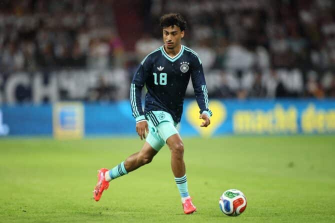 Deutschlands Nathaniel Brown führt im Testspiel gegen Finnland den Ball. Die Partie wurde am 31. Mai 2026 in der MEWA Arena in Mainz ausgetragen. Alex Grimm / Getty Images