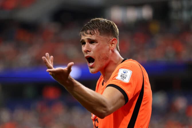 Micky van de Ven aus den Niederlanden reagiert während des Spiels der Gruppe F der FIFA-Weltmeisterschaft 2026 zwischen den Niederlanden
