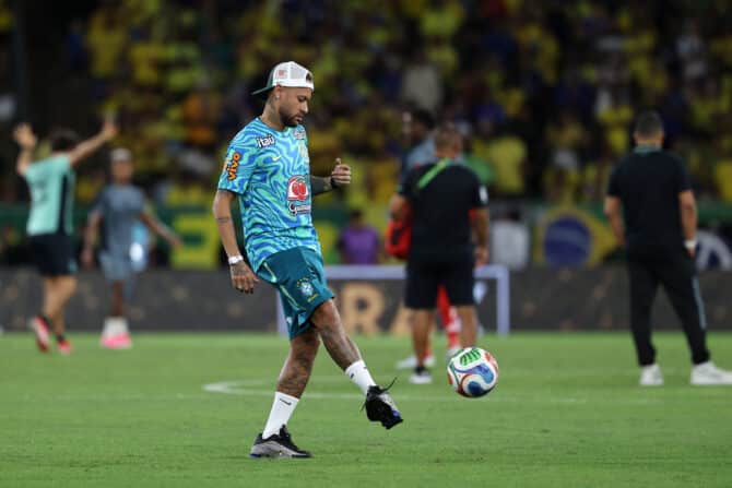 Rio de Janeiro, Rio de Janeiro, Brasilien, 31. Mai 2026: Neymar Jr. spielt vor dem Länderspiel zwischen Brasilien und Panama im Maracanã-Stadion mit dem Ball während des Aufwärmens. (Foto: Wagner Meier/Getty Images)