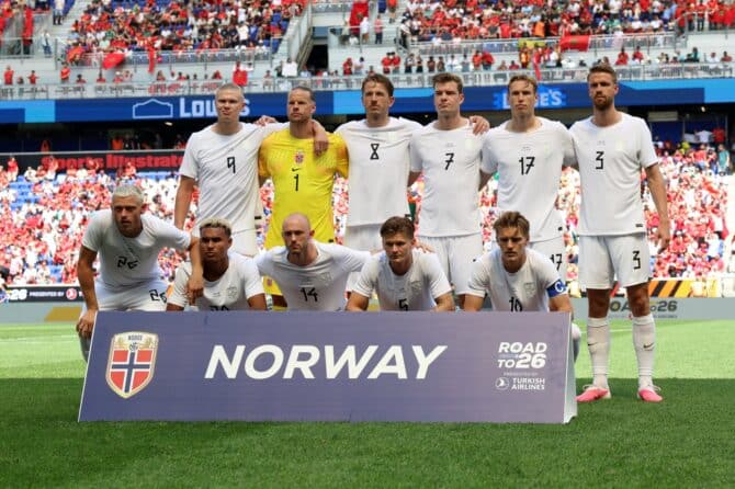 Die Startelf Norwegens posiert vor dem Testspiel gegen Marokko für das Mannschaftsfoto. Das Spiel fand am 7. Juni 2026 im Sports Illustrated Stadium in Harrison, New Jersey statt. (Vincent Carchietta / Getty Images North America via Getty Images)
