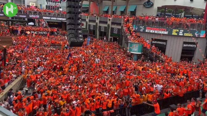 Oranje-Fans färben Kansas City orange vor WM-Gruppenspiel