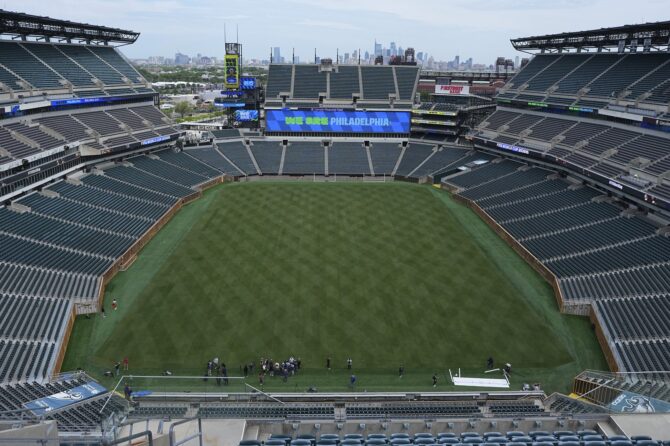 Blick in das Philadelphia Stadium, das für die WM 2026 vorbereitet wird, mit der Skyline der Stadt im Hintergrund, aufgenommen am 13. Mai 2026 in Philadelphia, Pennsylvania. Mitchell Leff / Getty Images