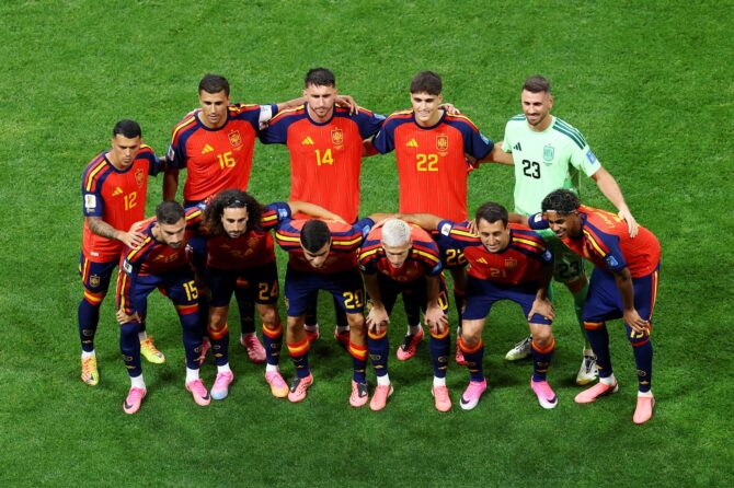 Die Mannschaft Spaniens stellt sich vor dem WM-2026-Gruppenspiel der Gruppe H gegen Saudi-Arabien im Atlanta Stadium zum Teamfoto auf. (Atlanta, 21. Juni 2026) Buda Mendes / Getty Images