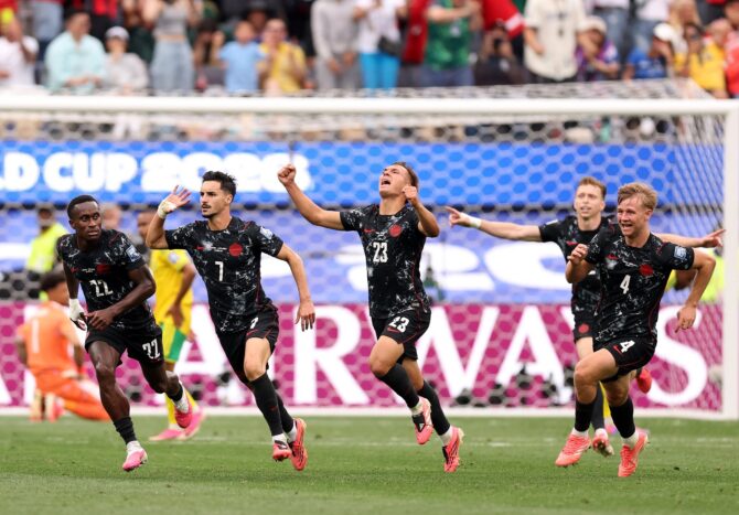 Kanadas Stephen Eustaquio jubelt mit seinen Mitspielern über das 1:0, den Siegtreffer im WM-2026-Sechzehntelfinale gegen Südafrika am 28. Juni 2026 im Los Angeles Stadium (SoFi Stadium) in Inglewood. Fran Santiago / Getty Images