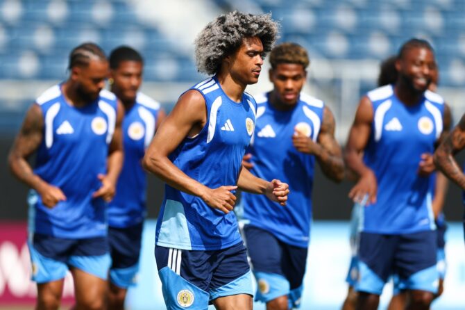 Tahith Chong wärmt sich beim Abschlusstraining der Nationalmannschaft von Curaçao auf, einen Tag vor dem WM-2026-Gruppenspiel der Gruppe E gegen Deutschland im Flagler Credit Union Stadium in Boca Raton, Florida, am 13. Juni 2026. Megan Briggs / Getty Images