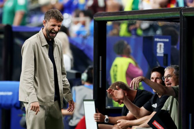 Thomas Müller lacht vor dem WM-2026-Gruppenspiel der Gruppe E zwischen Deutschland und Curaçao im Houston Stadium in Houston, Texas, am 14. Juni 2026. Alexander Hassenstein / Getty Images
