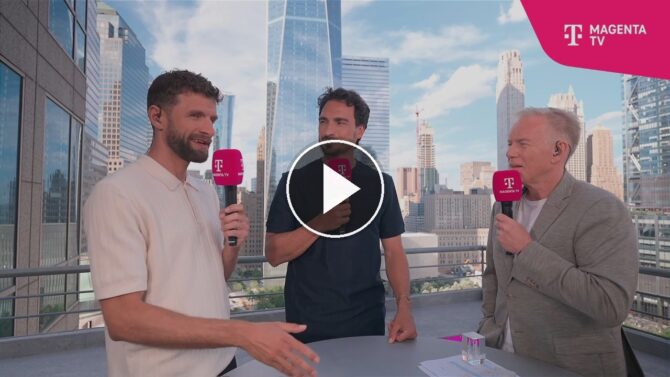Thomas Müller (links) und Mats Hummels im MagentaTV-Studio – Müller spricht über seine Zukunft bei den Vancouver Whitecaps bei der WM 2026.