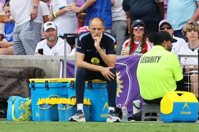 Thomas Tuchel, Cheftrainer der englischen Nationalmannschaft, reagiert emotional an der Seitenlinie beim Freundschaftsspiel gegen Costa Rica am 10. Juni 2026 im Inter&Co Stadium in Orlando, Florida. (Richard Pelham / Getty Images)