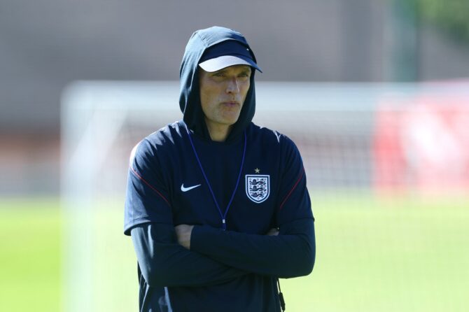 Englands Teammanager Thomas Tuchel beobachtet eine öffentliche Trainingseinheit der englischen Nationalmannschaft. Die Session fand am 13. Juni 2026 in Kansas City statt. Richard Pelham / Getty Images