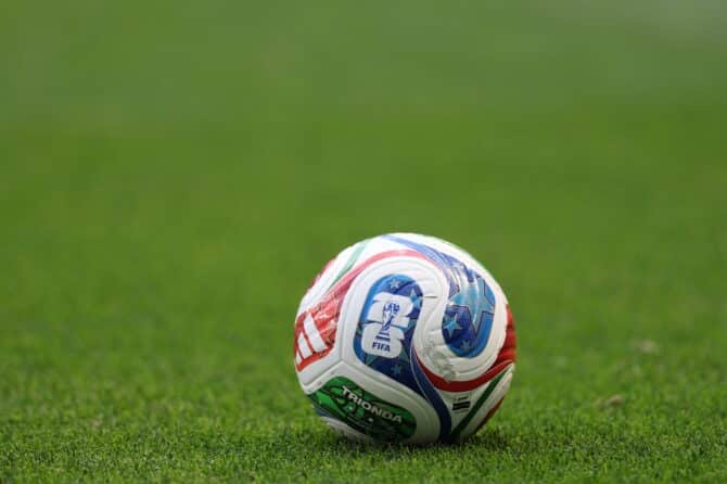 Detailaufnahme des Trionda, des offiziellen Spielballs der WM 2026, beim Testspiel zwischen Marokko und Norwegen am 7. Juni 2026 im Sports Illustrated Stadium in Harrison, New Jersey. (Vincent Carchietta / Getty Images North America via Getty Images)