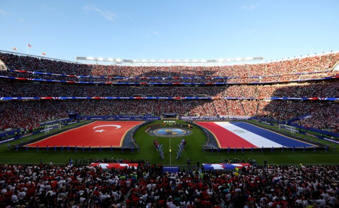 Die Mannschaften stellen sich vor dem WM-2026-Gruppenspiel zwischen der Türkei und Paraguay am 19. Juni 2026 im San Francisco Bay Area Stadium in Santa Clara auf. (Stu Forster / Getty Images)