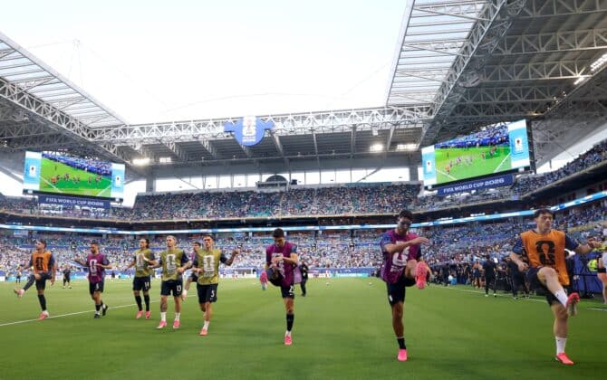 Die Spieler Uruguays wärmen sich vor dem WM-2026-Gruppenspiel der Gruppe H gegen Kap Verde im Miami Stadium auf. (Miami Gardens, 21. Juni 2026) Lars Baron / Getty Images
