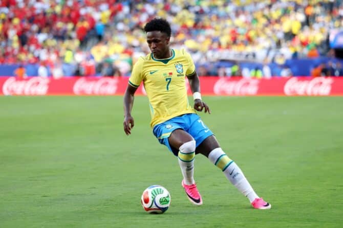 Vinicius Junior von Brasilien führt den Ball während des WM-2026-Gruppenspiels der Gruppe C gegen Marokko im New York New Jersey Stadium in East Rutherford, New Jersey, am 13. Juni 2026. Darrian Traynor / Getty Images