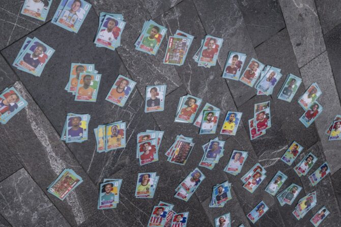 Sammelsticker und Sammelkarten aus dem Sammelalbum zur FIFA Fußball-Weltmeisterschaft 2026, ausgebreitet am 7. Juni 2026 in Mexiko-Stadt. Cristopher Rogel Blanquet / Getty Images
