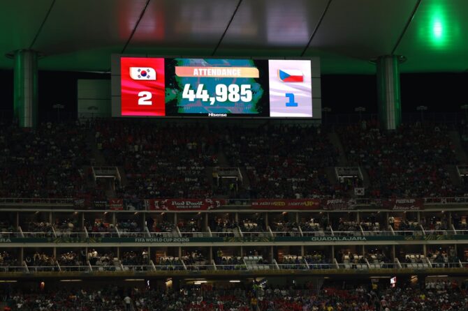 Die LED-Anzeigetafel im Guadalajara Stadium zeigt die Zuschauerzahl von 44.985 beim WM-2026-Gruppenspiel der Gruppe A zwischen Südkorea und Tschechien am 11. Juni 2026 in Guadalajara, Mexiko. (Molly Darlington / Getty Images South America via Getty Images)