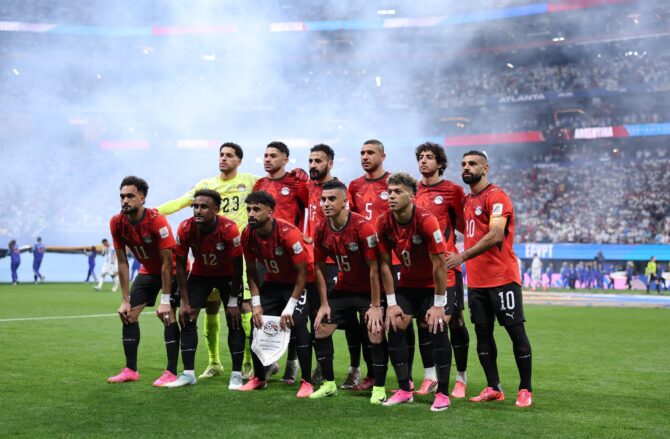 Die Startelf Ägyptens stellt sich vor dem Achtelfinale der WM 2026 gegen Argentinien am 7. Juli 2026 im Atlanta Stadium zum Mannschaftsfoto auf. (Buda Mendes / Getty Images North America via Getty Images)