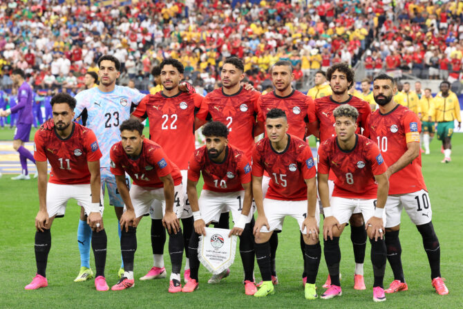Die Nationalmannschaft Ägyptens posiert vor dem WM-2026-Sechzehntelfinale gegen Australien am 3. Juli 2026 im Dallas Stadium in Arlington, Texas, für das offizielle Mannschaftsfoto. (Foto: Kevin C. Cox/Getty Images)
