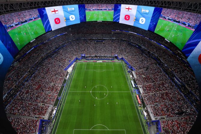 Blick ins Atlanta Stadium beim Anstoß des WM-2026-Halbfinales zwischen England und Argentinien am 15. Juli 2026. (Dan Mullan / Getty Images)