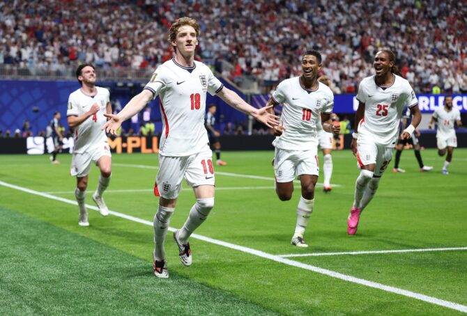 Torschütze Anthony Gordon feiert die englische Führung im WM-2026-Halbfinale gegen Argentinien am 15. Juli 2026 in Atlanta. (Justin Setterfield / Getty Images)