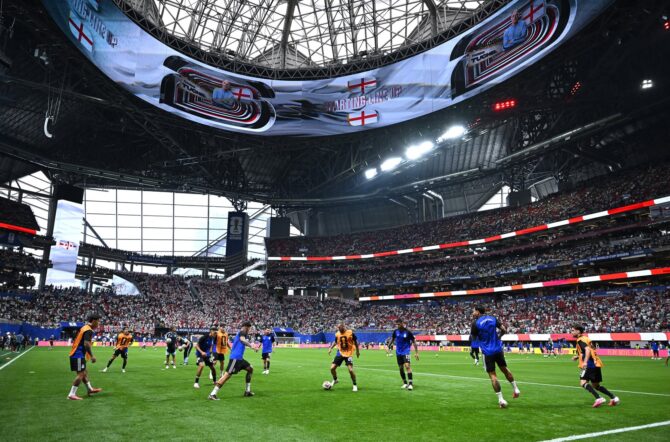 Die Spieler Argentiniens wärmen sich vor dem WM-2026-Halbfinale gegen England am 15. Juli 2026 im Atlanta Stadium auf. (Shaun Botterill / Getty Images)