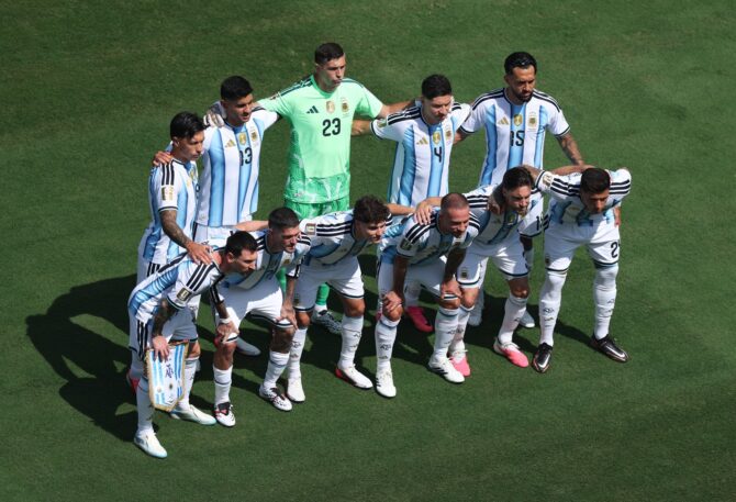 Die argentinische Mannschaft posiert vor dem WM-Finale 2026 gegen Spanien am 19. Juli 2026 im MetLife Stadium in East Rutherford für das Teamfoto. (Kevin C. Cox / Getty Images North America via Getty Images)