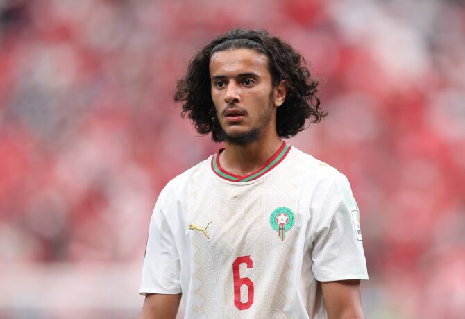 Marokkos junges Mittelfeldtalent Ayyoub Bouaddi konzentriert sich beim Achtelfinale der WM 2026 gegen Kanada, das am 4. Juli 2026 im Houston Stadium ausgetragen wurde. (Kevin C. Cox / Getty Images North America via Getty Images)