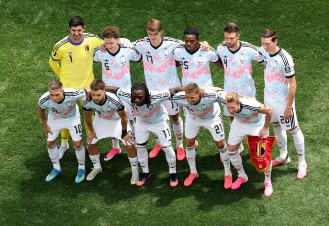 Das Mannschaftsfoto der belgischen Nationalmannschaft im weißen Auswärtstrikot vor dem WM-2026-Viertelfinale gegen Spanien am 10. Juli 2026 im SoFi Stadium von Inglewood bei Los Angeles. (Alex Grimm / Getty Images North America via Getty Images)