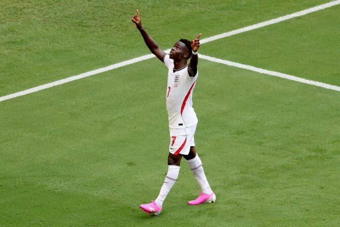 Bukayo Saka bejubelt am 18. Juli 2026 im Stadion von Miami Gardens sein zweites Tor an diesem Abend, den Treffer zum 4:0 im Spiel um Platz 3 der WM 2026 gegen Frankreich. (Jamie Squire / Getty Images North America via Getty Images)