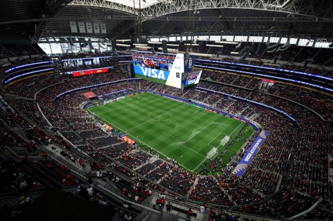 Blick in das Dallas Stadium in Arlington vor dem Anpfiff des Achtelfinals der WM 2026 zwischen Portugal und Spanien am 6. Juli 2026. (Kevin C. Cox / Getty Images North America via Getty Images)