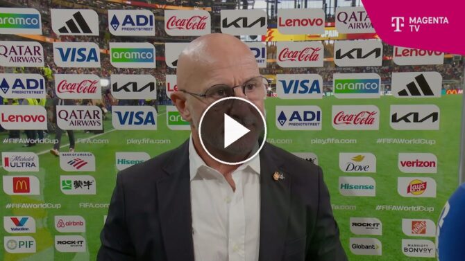Spaniens Trainer Luis de la Fuente im MagentaTV-Interview nach dem Finaleinzug bei der WM 2026. (Screenshot: MagentaTV)