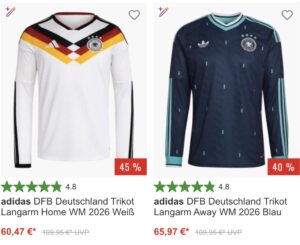 Die Langarmversionen der DFB Trikots 2026 sind am stärksten reduziert: das weiße Heimtrikot um 45 Prozent auf 60,47 Euro, das blaue Awaytrikot um 40 Prozent auf 65,97 Euro.
