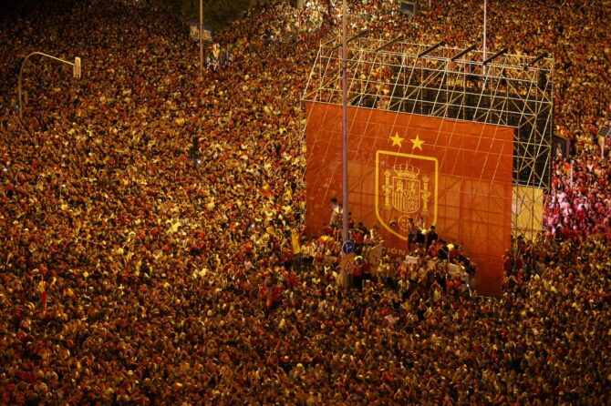 Riesiger Andrang in Madrid: Hunderttausende Fans säumen am 20. Juli 2026 die Straßen bei der Parade der spanischen Weltmeister. (Pablo Blazquez Dominguez / Getty Images Europe via Getty Images)
