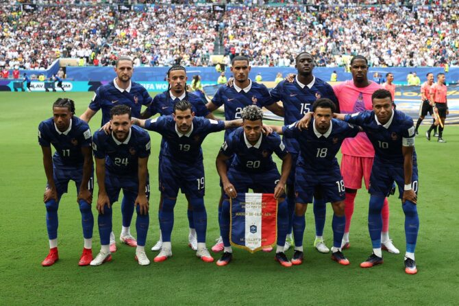Die französische Startelf stellt sich am 18. Juli 2026 im Stadion von Miami Gardens zum Mannschaftsfoto auf, bevor es im Spiel um Platz 3 der WM 2026 gegen England geht. (Buda Mendes / Getty Images North America via Getty Images)