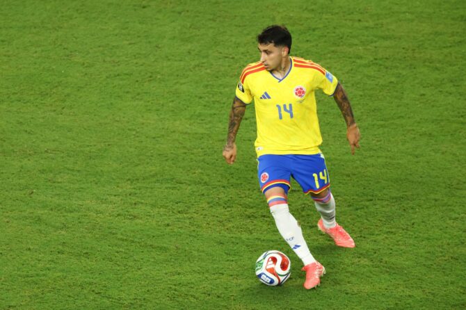Kolumbiens Mittelfeldspieler Gustavo Puerta am Ball im Gruppenspiel der WM 2026 gegen Portugal am 27. Juni 2026 im Miami Stadium in Miami Gardens. (Megan Briggs / Getty Images North America via Getty Images)