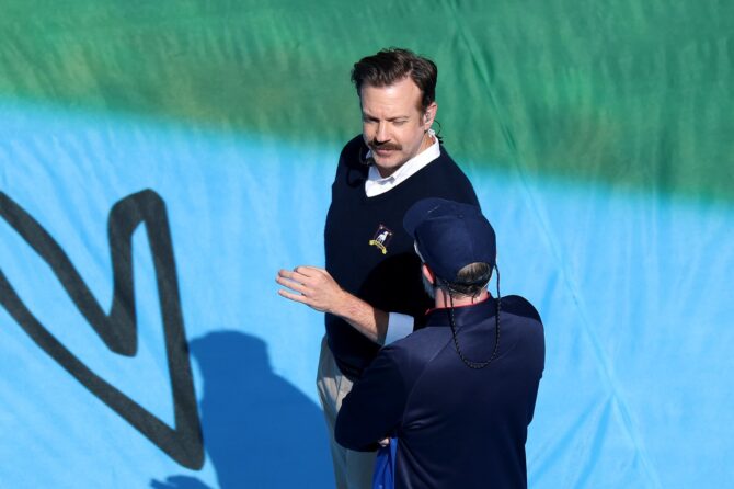 Jason Sudeikis auf der Bühne der Halbzeitshow beim WM-Finale 2026 zwischen Spanien und Argentinien am 19. Juli 2026 in East Rutherford. (Kevin C. Cox / Getty Images North America via Getty Images)