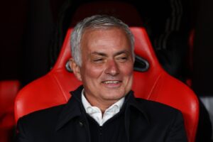 José Mourinho, inzwischen Trainer von Real Madrid, an der Seitenlinie seines damaligen Klubs Benfica Lissabon beim Champions-League-Spiel gegen Bayer 04 Leverkusen am 5. November 2025 in Lissabon (Archivbild). (Carlos Rodrigues / Getty Images Europe via Getty Images)