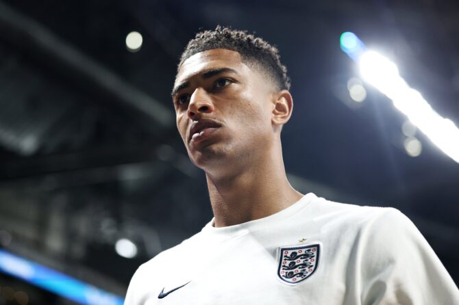 Englands Mittelfeldstar Jude Bellingham vor dem Anpfiff des WM-2026-Halbfinales zwischen England und Argentinien am 15. Juli 2026 im Atlanta Stadium. (Buda Mendes / Getty Images)