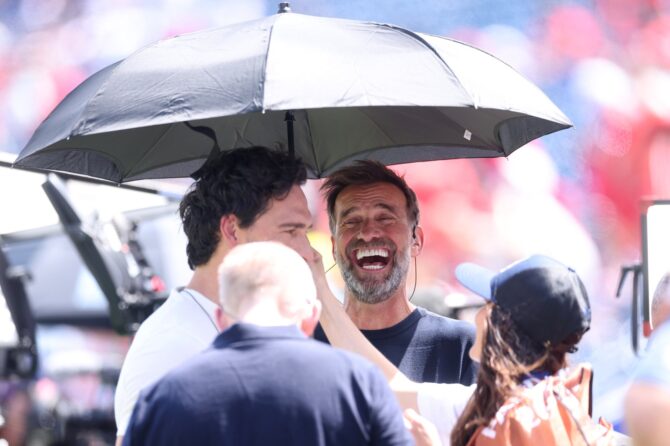 Star-Trainer Jürgen Klopp verfolgt als Zuschauer das Viertelfinale der WM 2026 zwischen Frankreich und Marokko am 9. Juli 2026 im Boston Stadium in Foxborough. (Lars Baron / Getty Images North America via Getty Images)