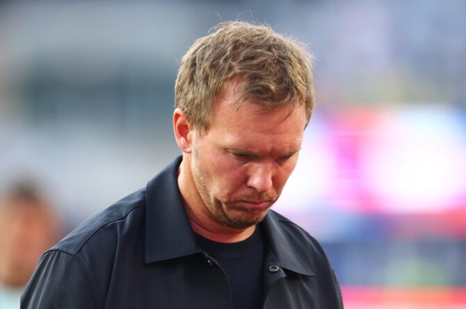 Bundestrainer Julian Nagelsmann reagiert enttäuscht nach der Niederlage im Elfmeterschießen im Sechzehntelfinale der WM 2026 gegen Paraguay. Aufgenommen im Boston Stadium am 29. Juni 2026 in Foxborough, Massachusetts. (Robert Cianflone / Getty Images)