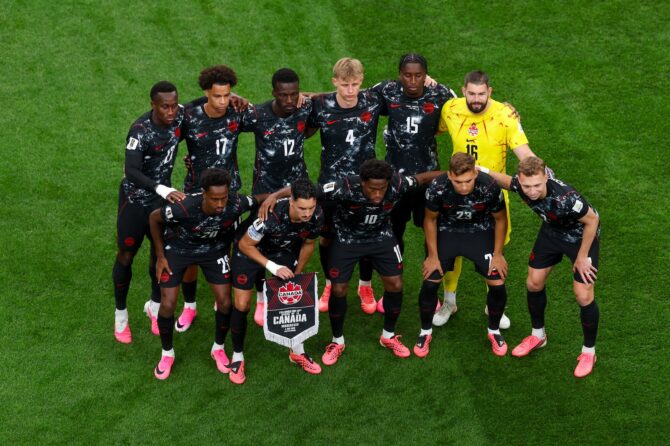 Die Startelf Kanadas stellt sich vor dem Achtelfinale der WM 2026 gegen Marokko zum Mannschaftsfoto auf. Die Partie fand am 4. Juli 2026 im Houston Stadium in Houston, Texas statt. Lars Baron / Getty Images North America via Getty Images