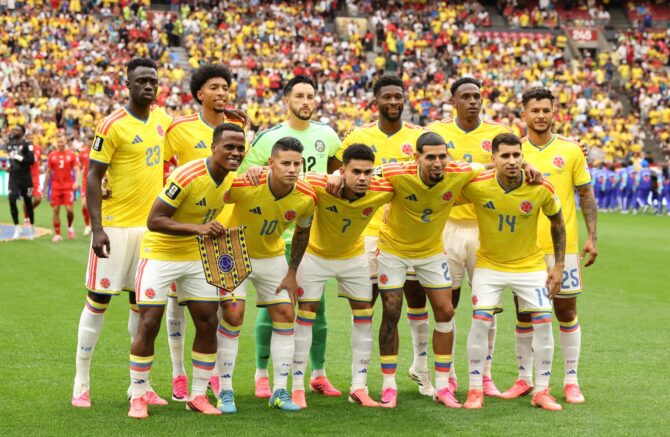 Die Startelf Kolumbiens stellt sich vor dem Achtelfinale der WM 2026 gegen die Schweiz am 7. Juli 2026 im BC Place in Vancouver zum Mannschaftsfoto auf. (Alex Grimm / Getty Images North America via Getty Images)