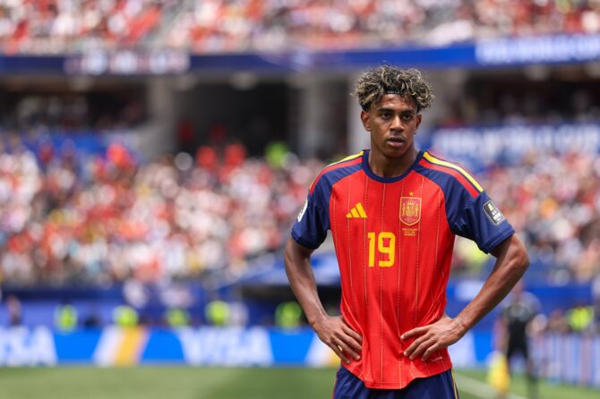 Spaniens Lamine Yamal beim WM-2026-Viertelfinale gegen Belgien am 10. Juli 2026 im SoFi Stadium von Inglewood bei Los Angeles. (Carl Recine / Getty Images North America via Getty Images)