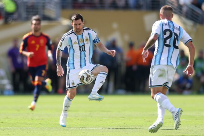 Argentiniens Kapitän Lionel Messi am Ball im WM-Finale 2026 gegen Spanien am 19. Juli 2026 im MetLife Stadium in East Rutherford. (Lars Baron / Getty Images North America via Getty Images)