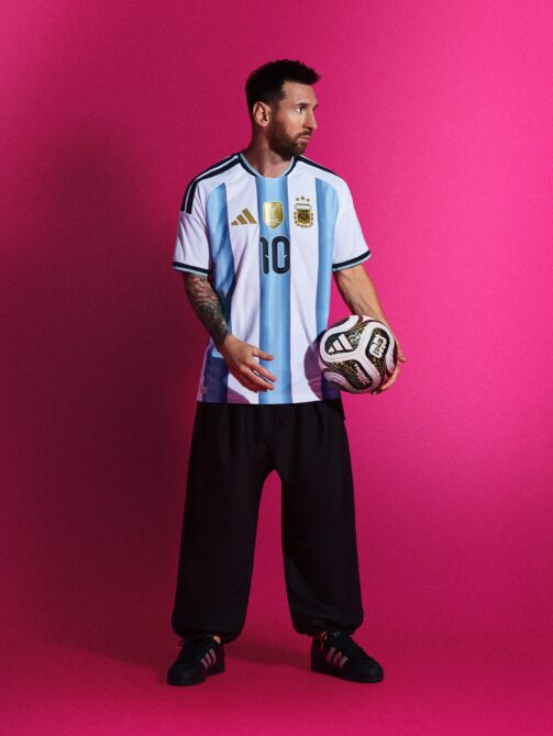Lionel Messi präsentiert den adidas TRIONDA FINAL, den Spielball für die Finalrunde der WM 2026
