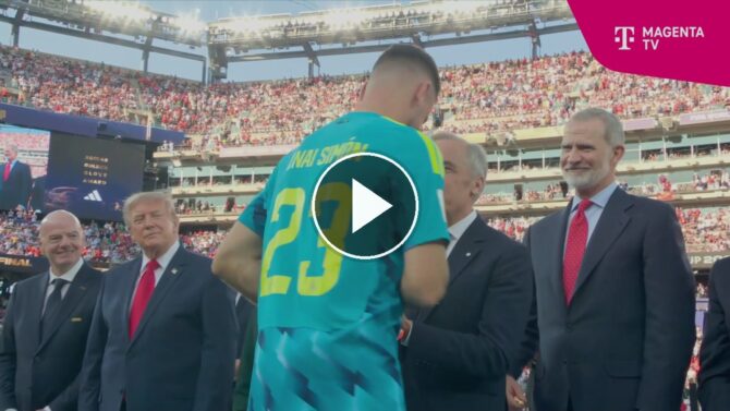 Unai Simon erhält nach dem WM-Finale 2026 die Auszeichnung als bester Torhüter des Turniers