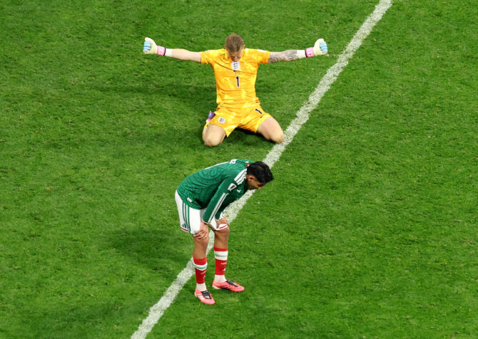 Jordan Pickford (#1) aus England jubelt nach dem 3:2-Sieg seiner Mannschaft im Achtelfinalspiel der FIFA-Weltmeisterschaft 2026 zwischen Mexiko und England im Stadion von Mexiko-Stadt am 5. Juli 2026 in Mexiko-Stadt, Mexiko