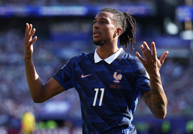 Michael Olise reagiert während des WM-2026-Achtelfinales zwischen Frankreich und Paraguay am 4. Juli 2026 im Philadelphia Stadium in Philadelphia, Pennsylvania. (Foto: Buda Mendes/Getty Images)