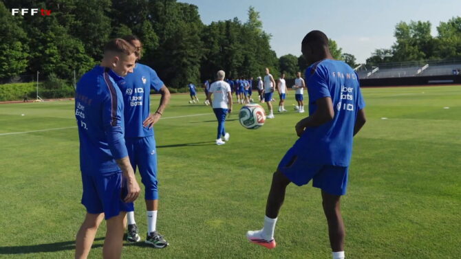 Frankreich nimmt Training in Boston wieder auf
