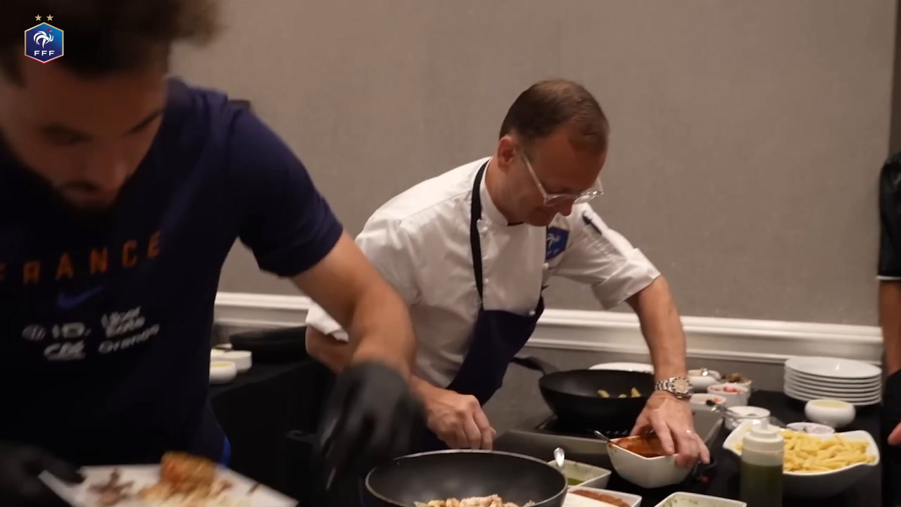 WM 2026 Video: Rayan Cherki kocht Pasta für Frankreichs Nationalelf